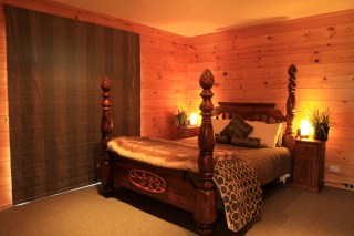  Romantic Honeymoon cottage accommodation package| West Coast|New Zealandcottage-4-poster-bed